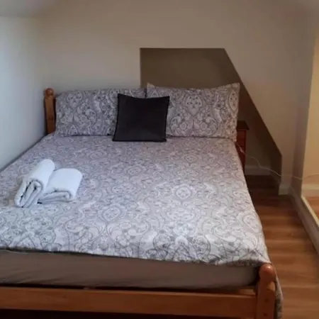 Kwatera prywatna Private Bedrooms At Student Rahoon