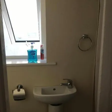 Homestay Private Bedrooms At Student Rahoon